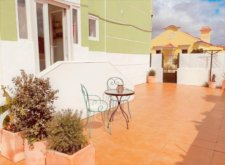 Cozy Apartment With Private Courtyard Barcarena Exteriér fotografie